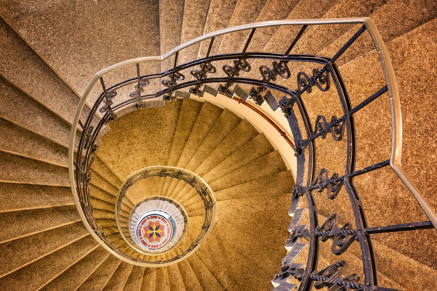 Das Treppenhaus im Dermatologikum in Hamburg