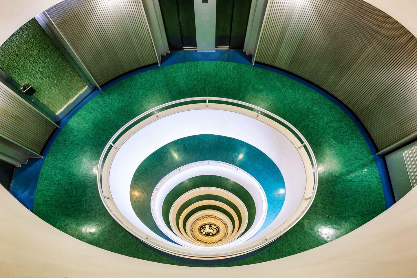 Das Treppenhaus im Versmannhaus wirkt futuristisch