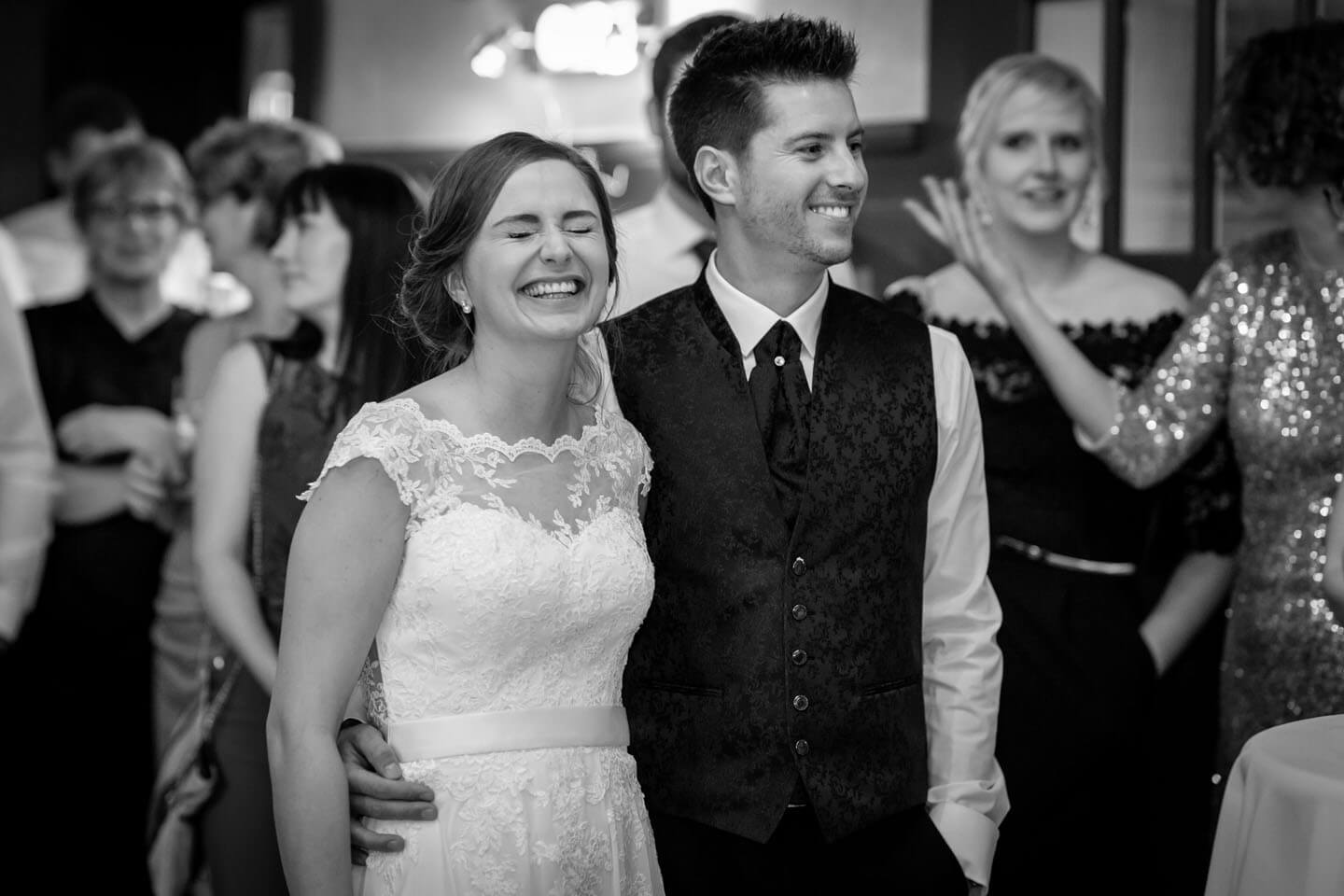 Brautpaar bei Vorführung während der Hochzeitsfeier