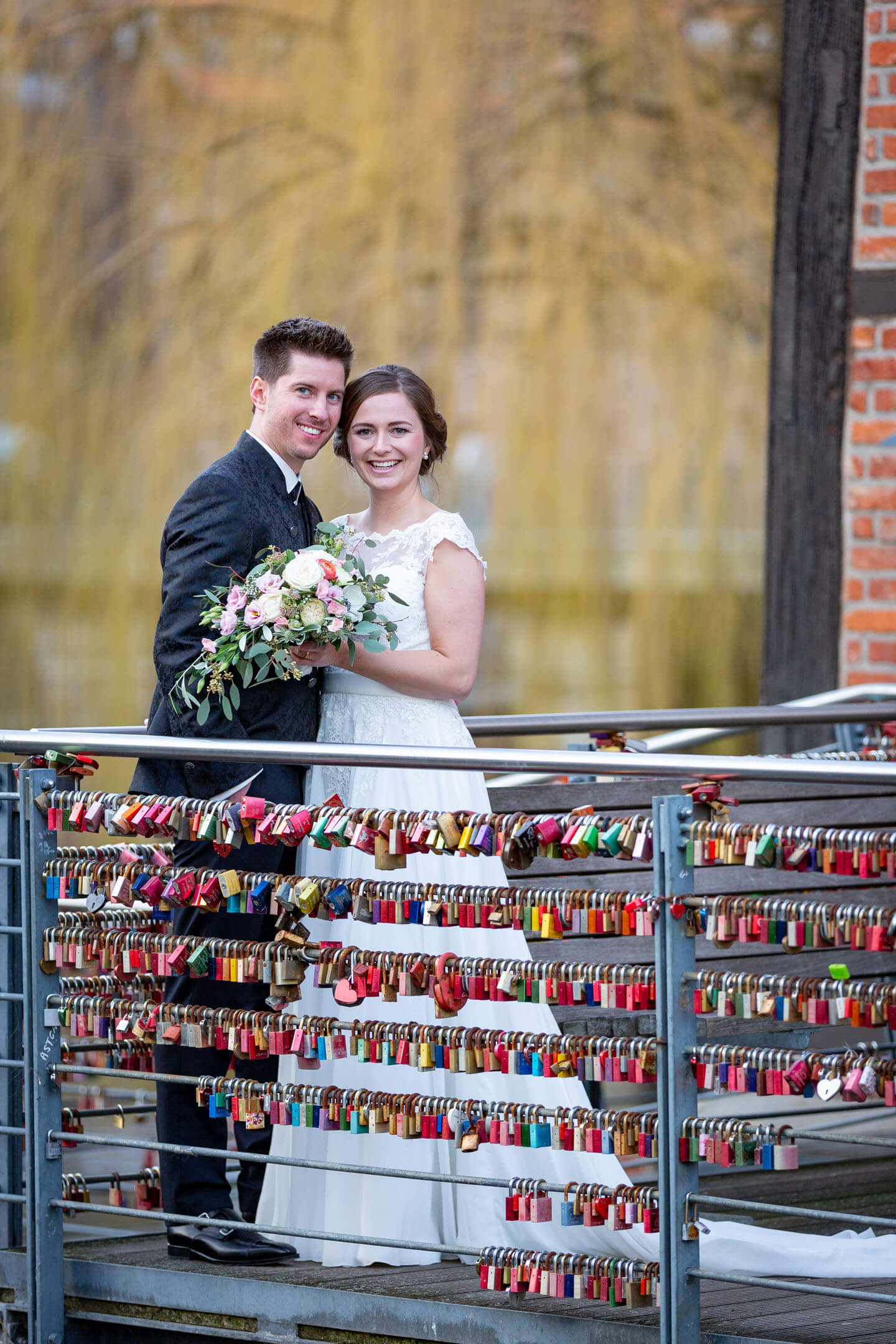Hochzeitsfotos in der Altstadt Lüneburg. Fotografiert von Florian Läufer