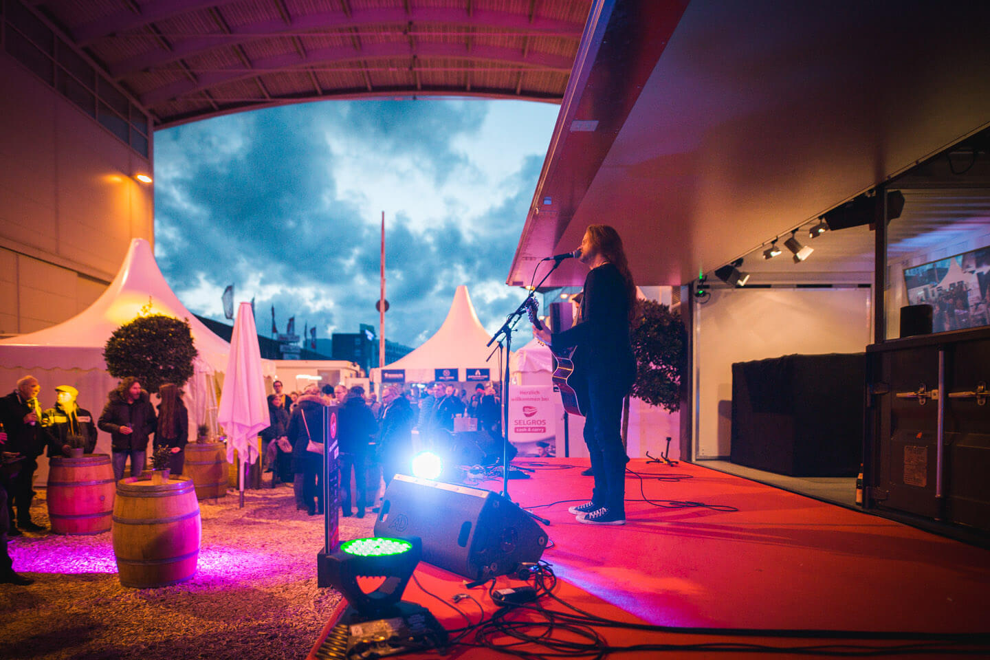 Live-Musik auf der Bühne des Showcontainers bei der Internorga 2019 in Hamburg