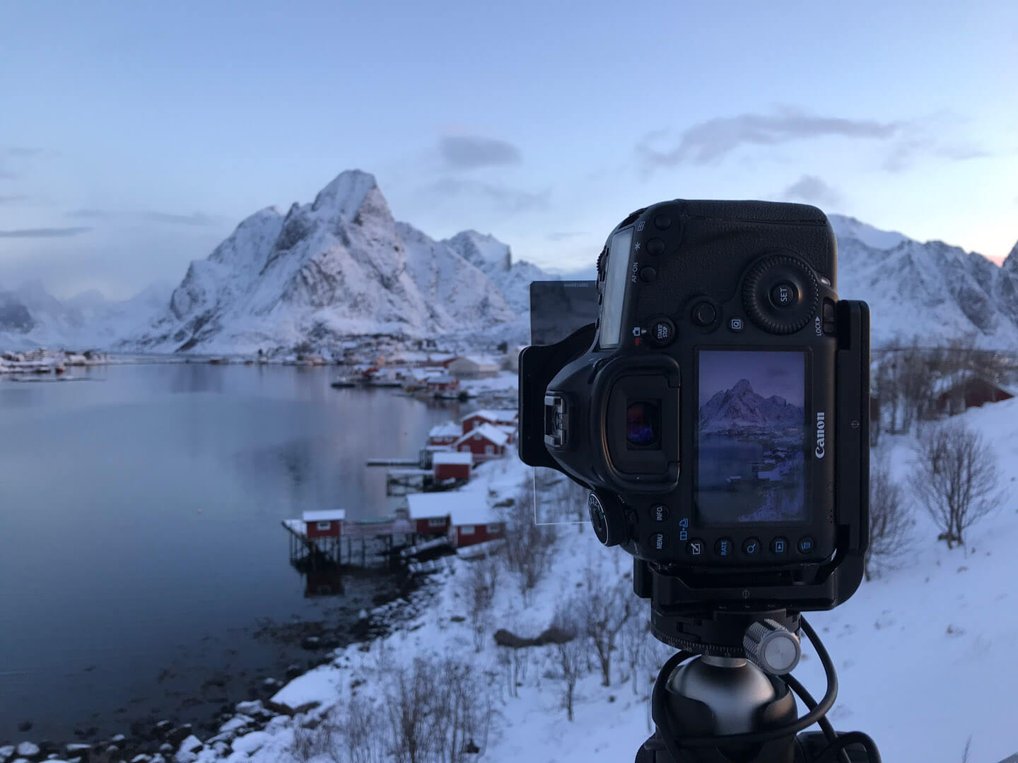 Making of "Lofoten fotografieren im Winter": Reine kurz vor Sonnenaufgang