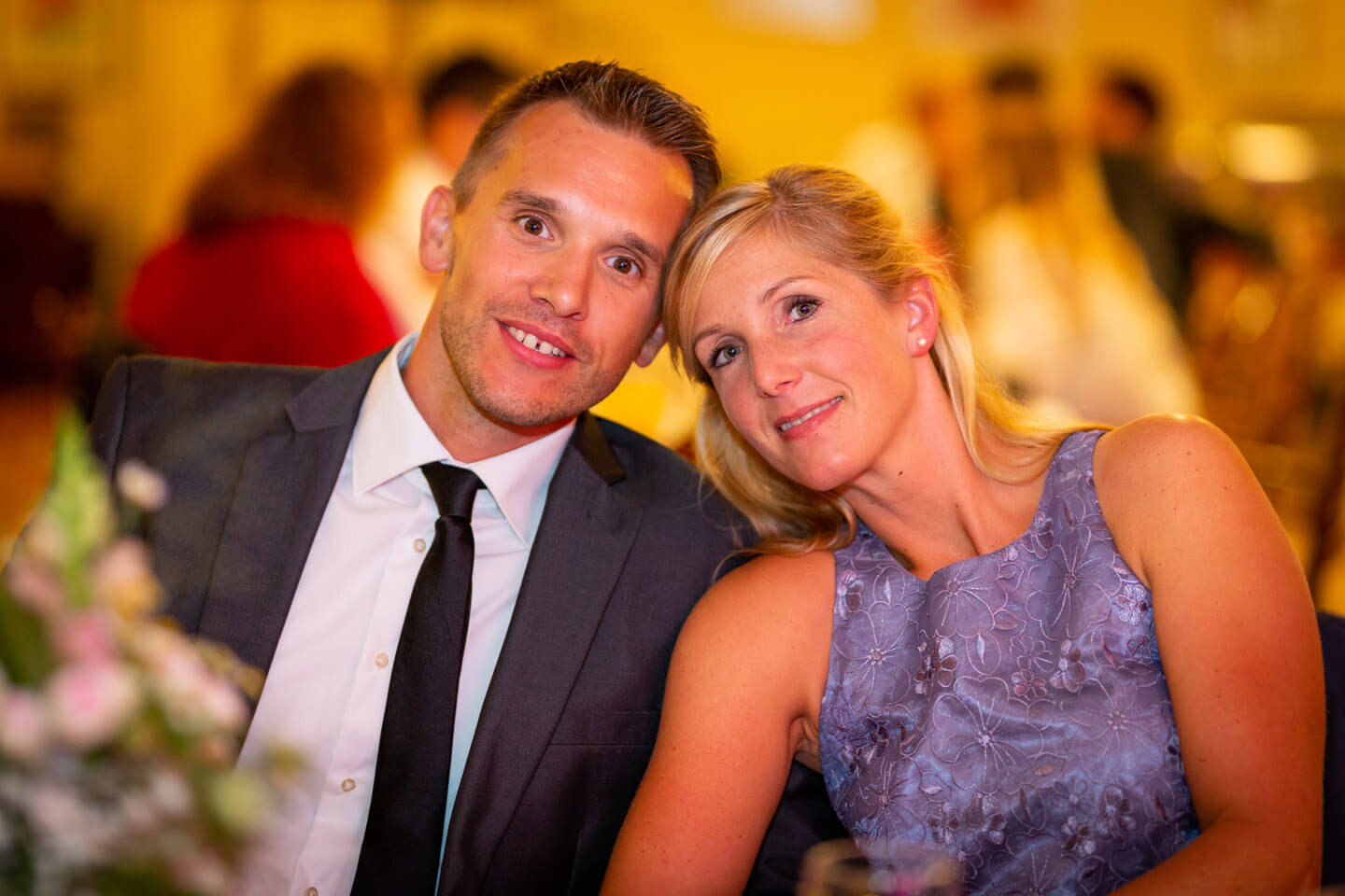 Kurz nach dem Fangen des Brautstraußes