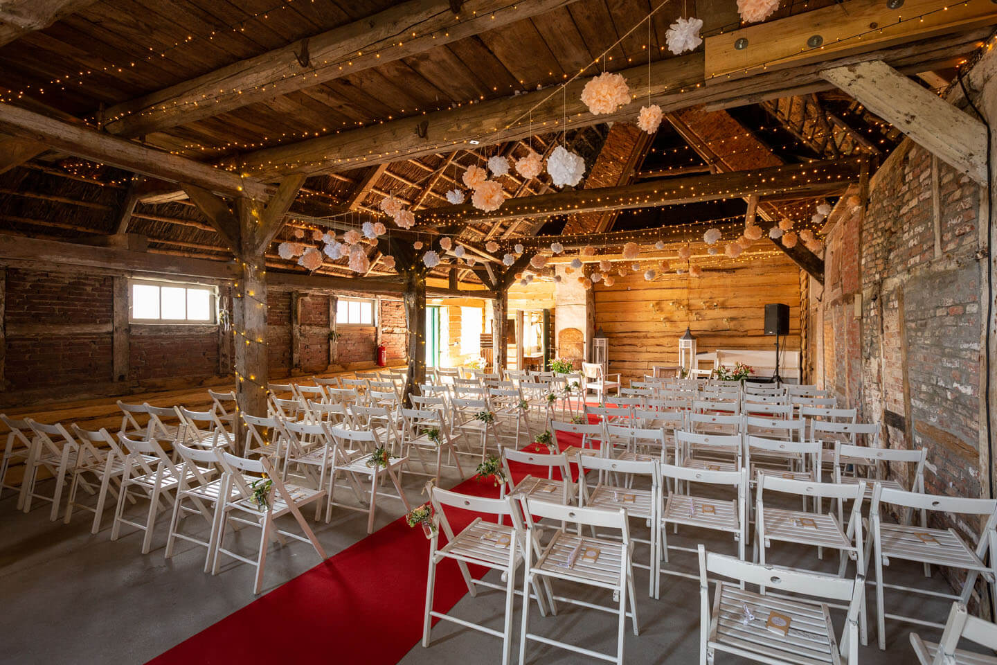 Scheune zur Trauung vorbereitet