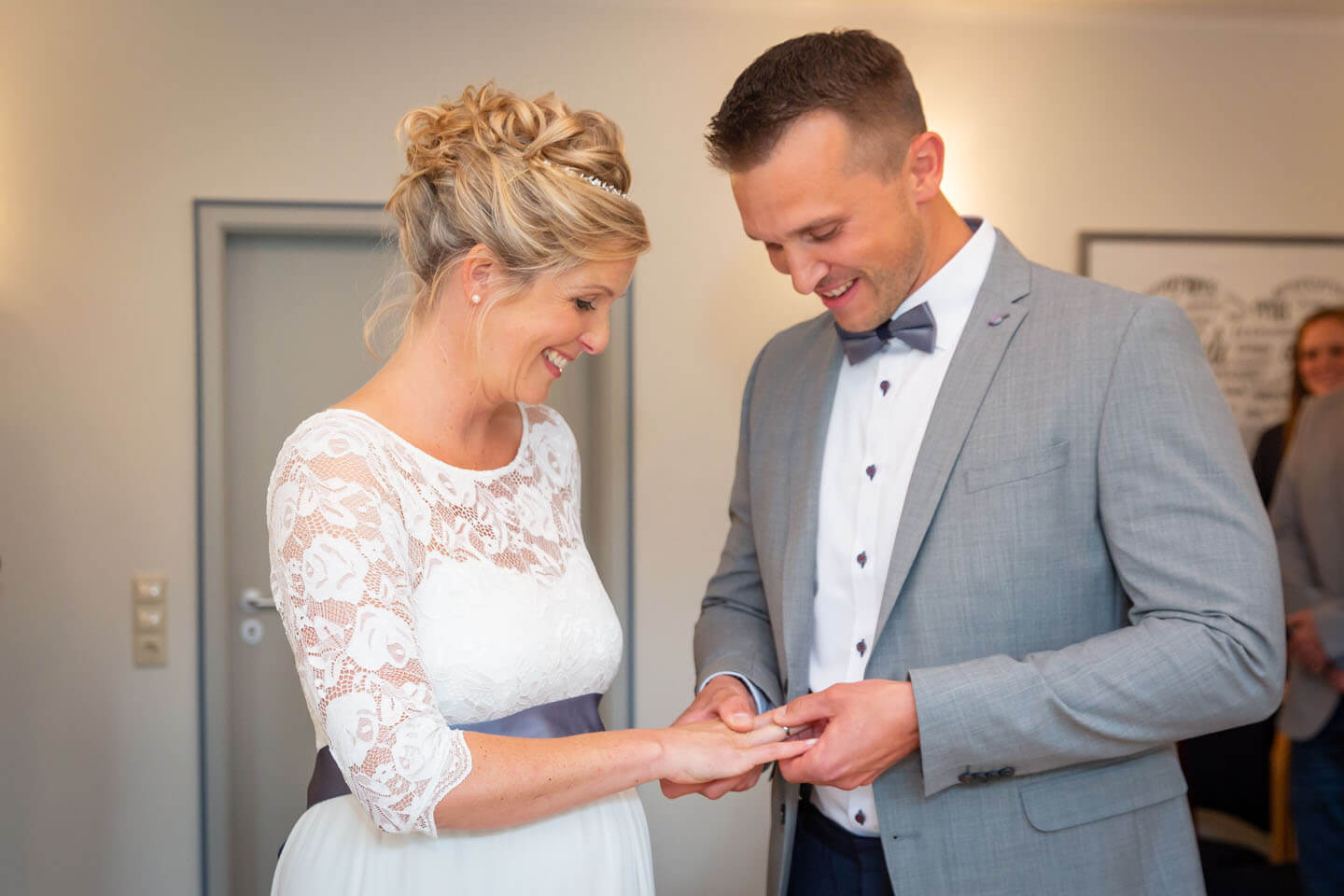 Brautpaar beim Ringtausch