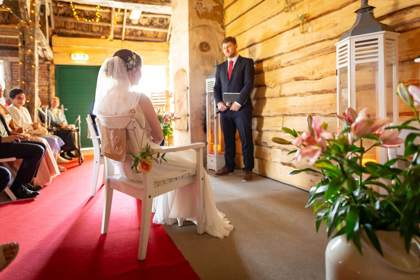 Trauung in der Scheune vom Landhaus Westerhof. Fotograf: Florian Läufer