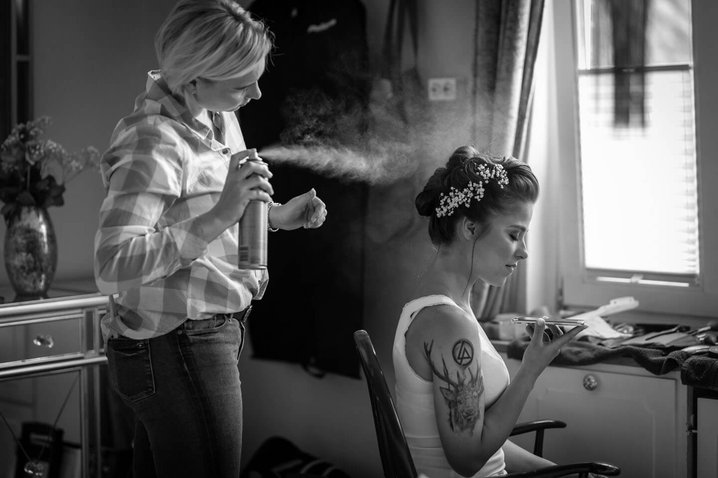 Haarspray beim Getting Ready