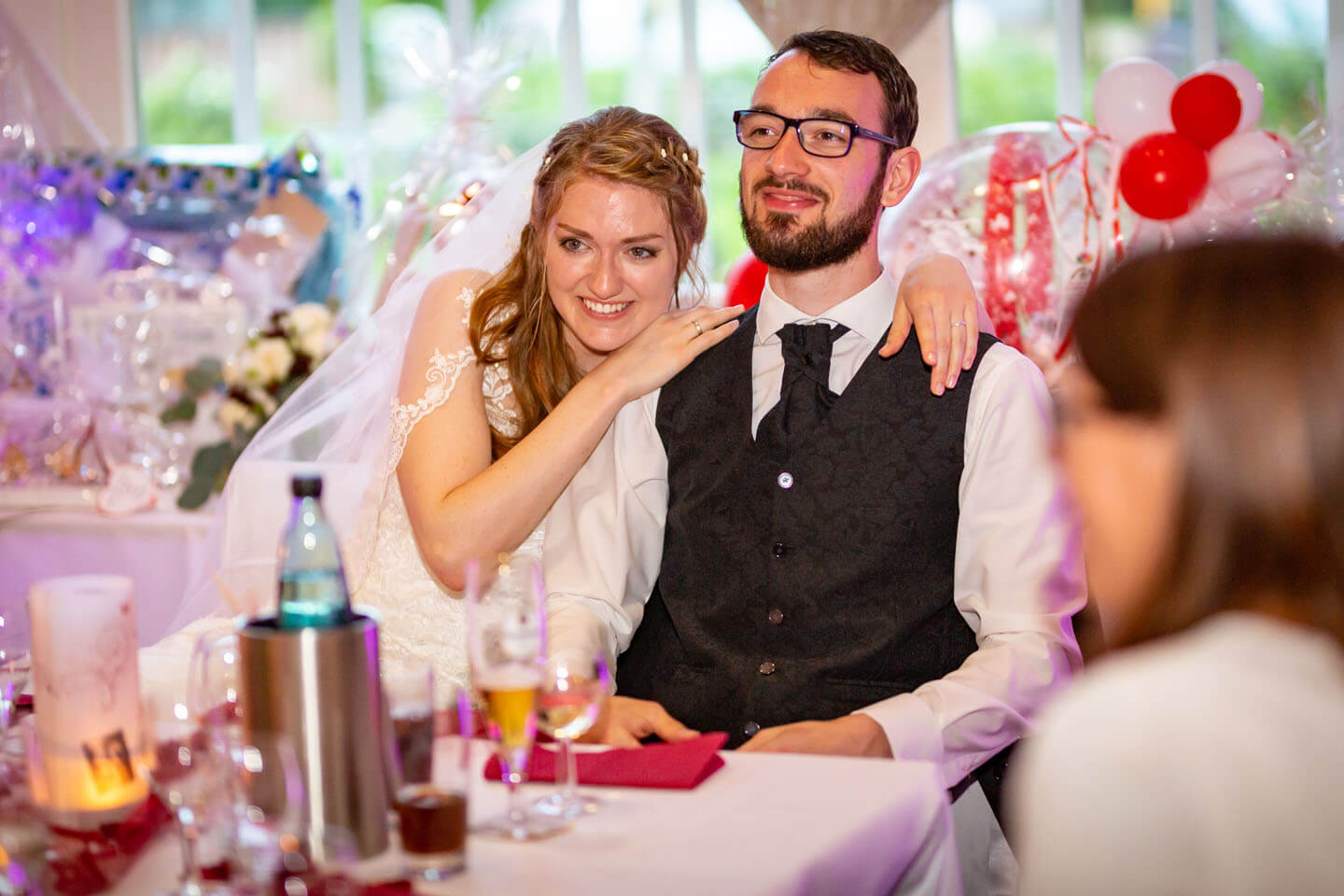 Hochzeitspaar während ihrer Hochzeitsfeier