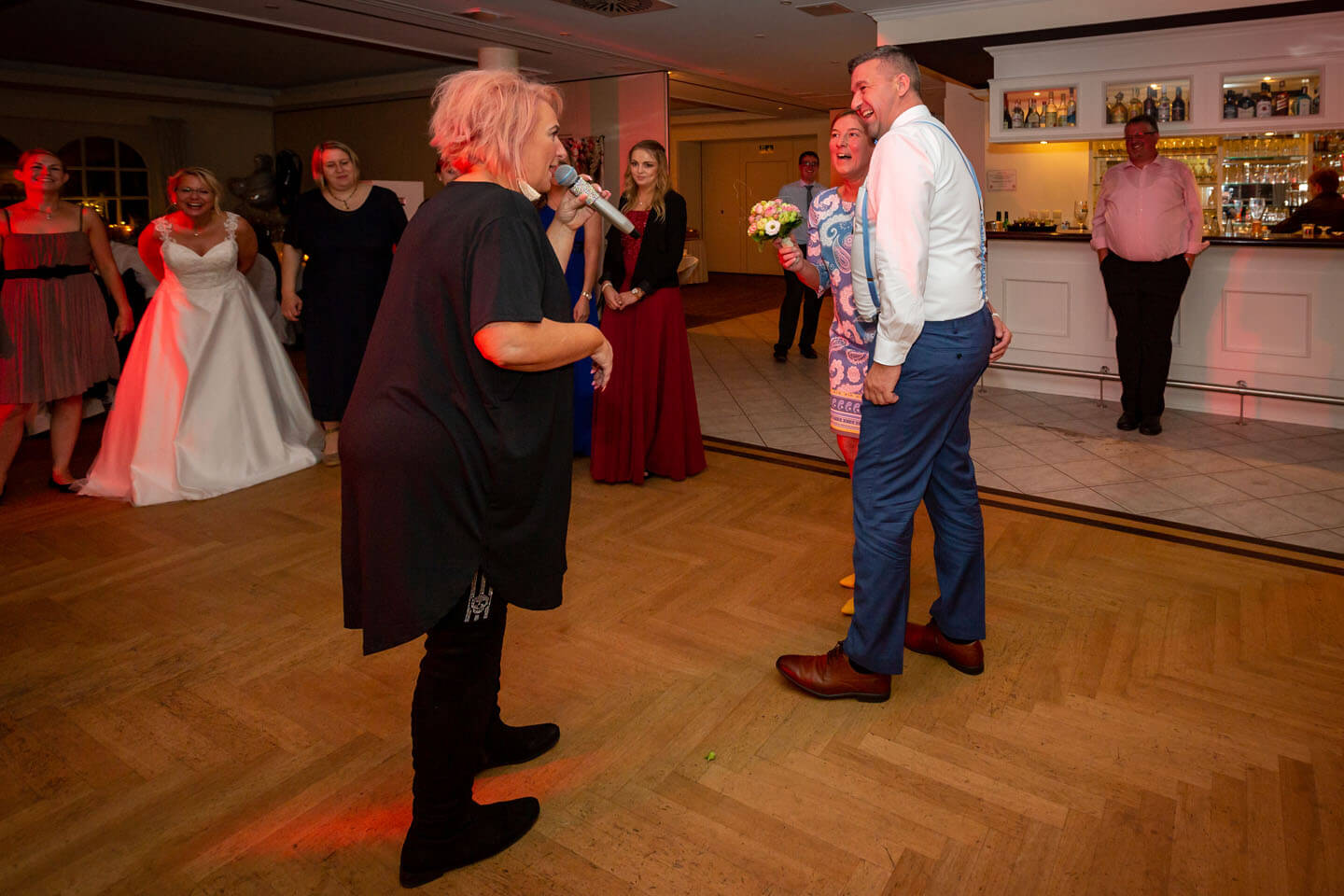 Moderation nach dem Fangen des Brautstraußes