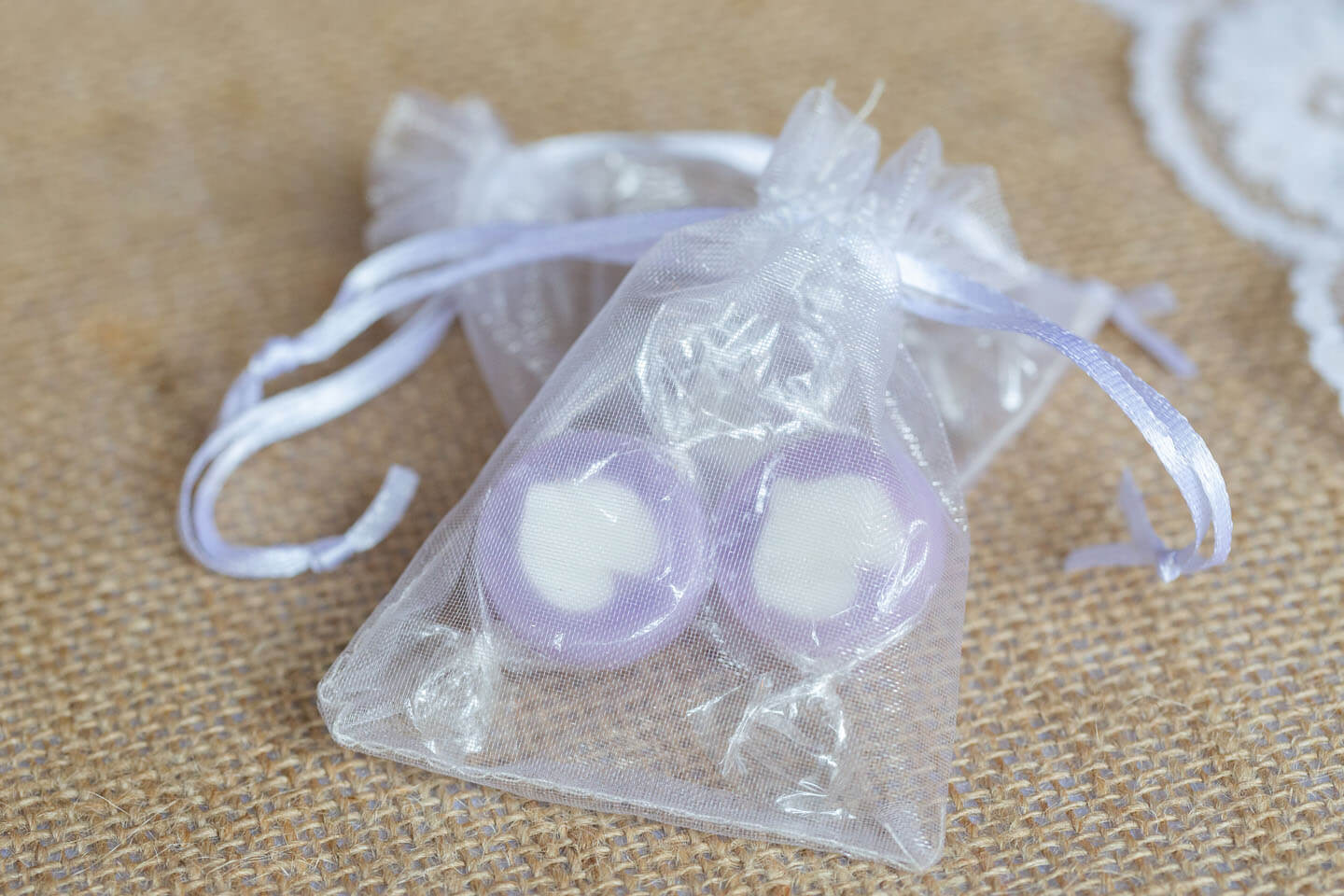 Kleines Gastgeschenk: Herzchen-Bonbons