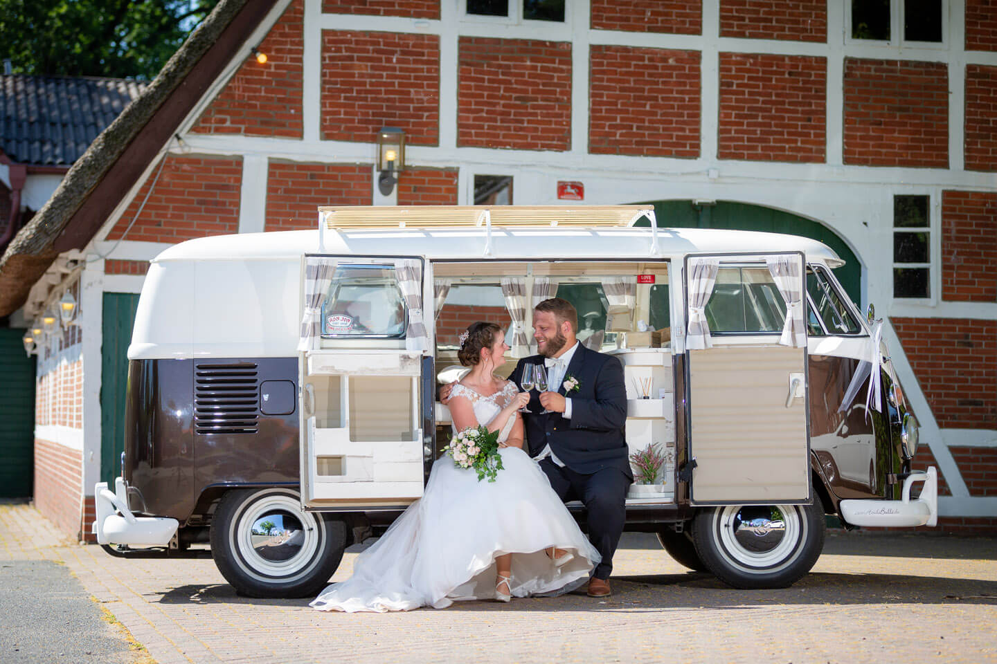 Katharina & Hagen – Sommerhochzeit im Landhaus-Stil