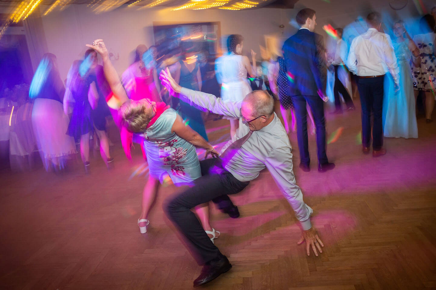 Rock'n Roll auf der Tanzfläche bei Hochzeitsparty