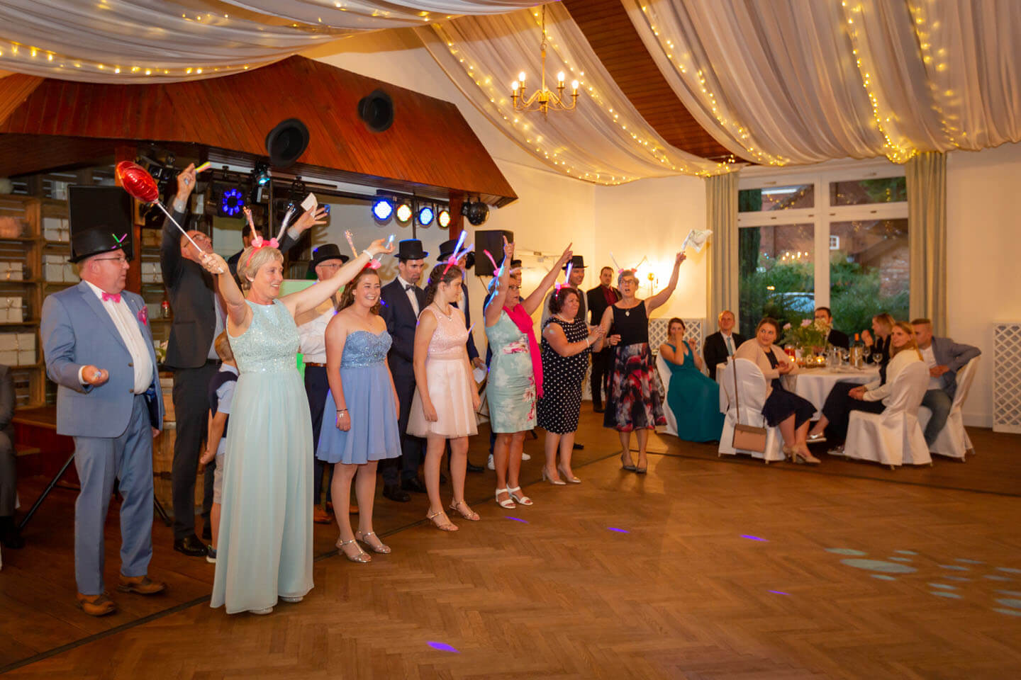 Überraschungslied auf einer Hochtzeitsfeier.