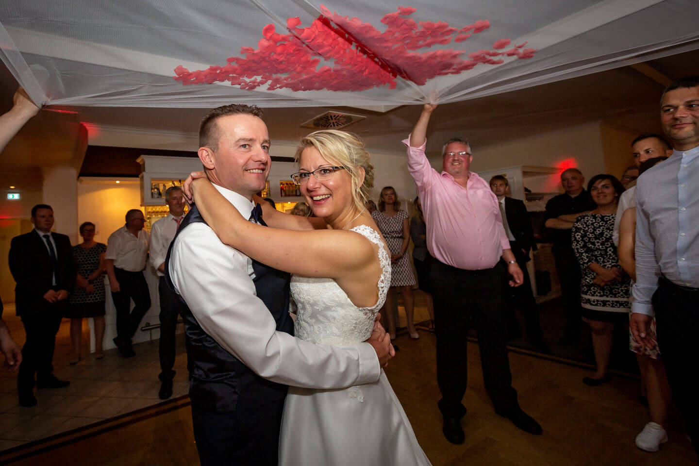 Rosenblätter beim Schleiertanz