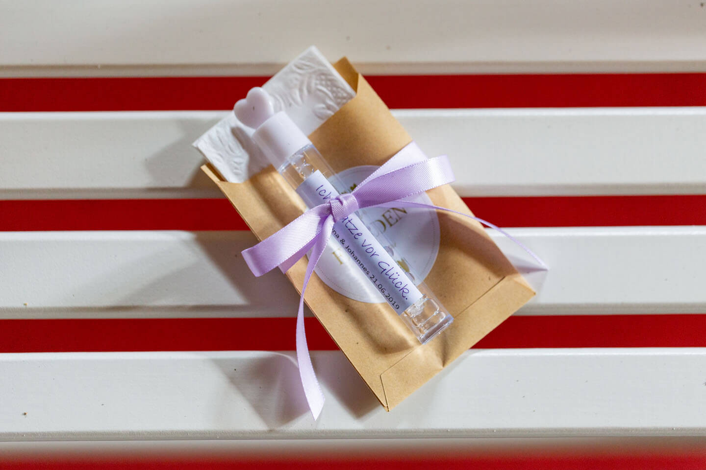 Seifenblasen und Taschentuch für eine freie Trauung