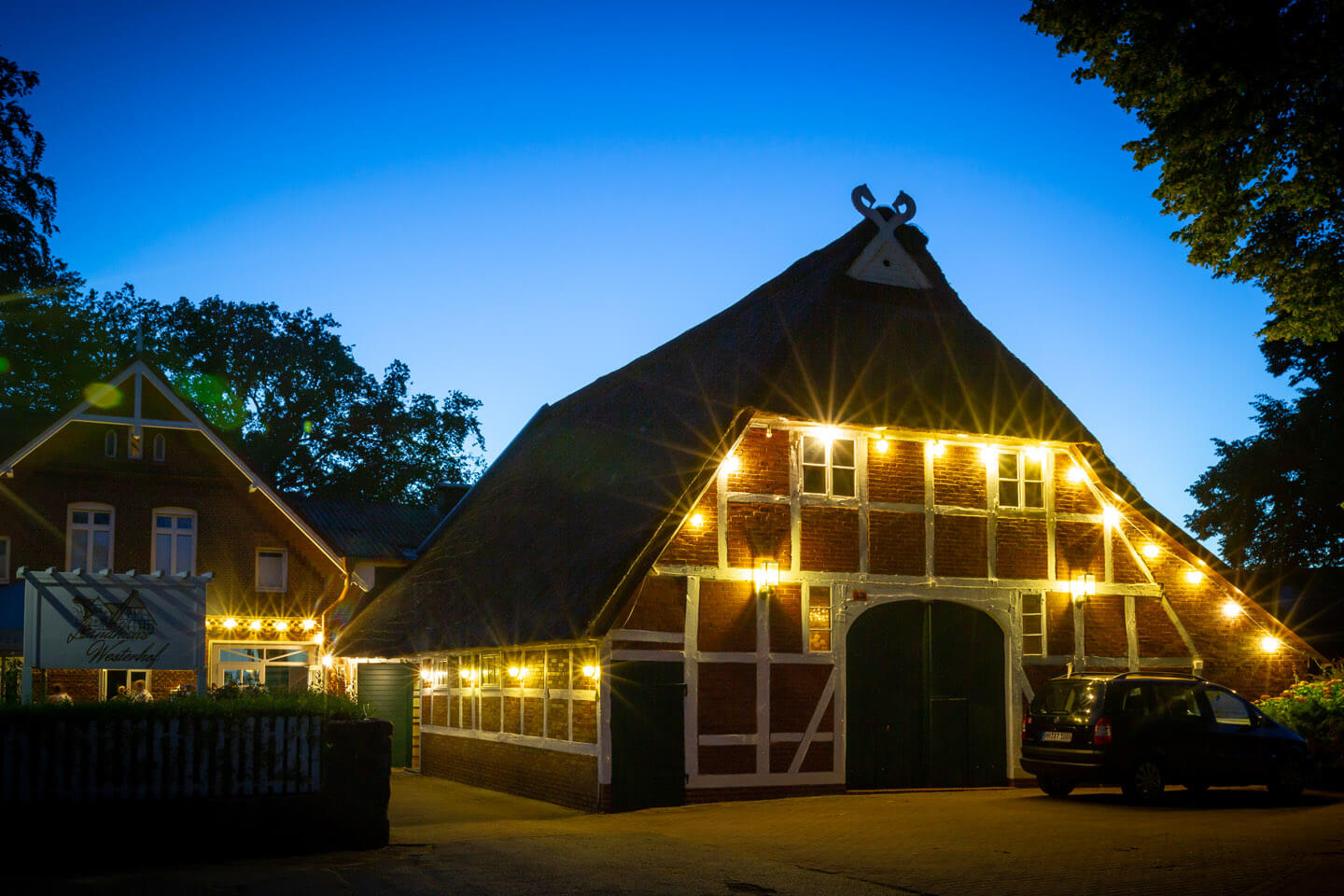Die Hochzeitslocation Landhaus Westerhof zur blauen Stunde