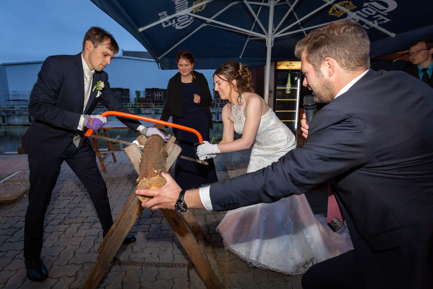 Klassiker: Baumstamm sägen