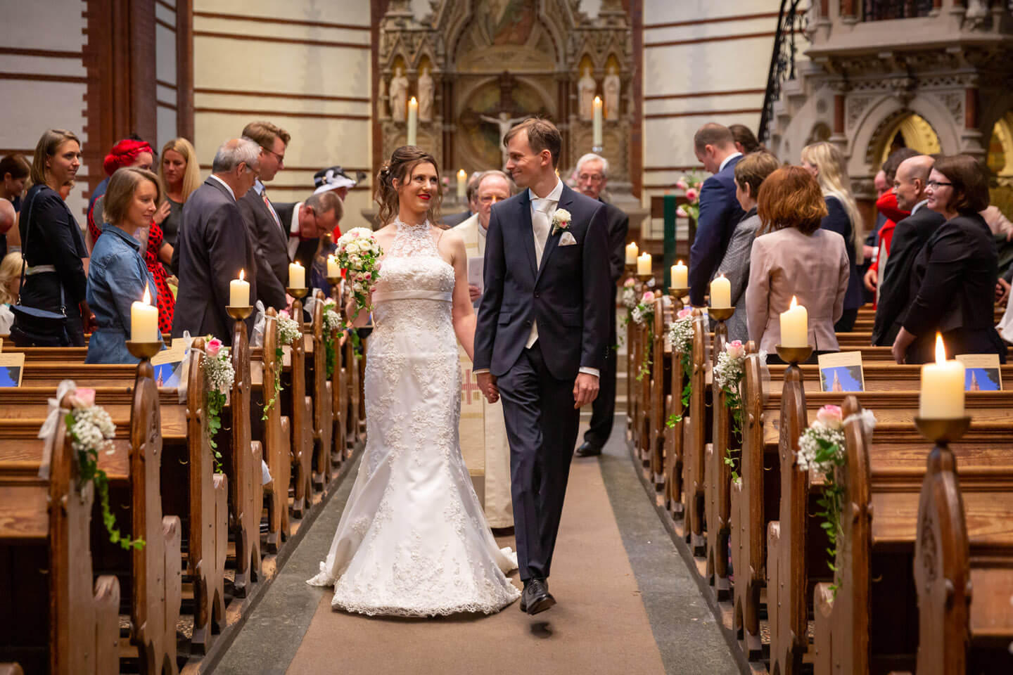 Auslauf des Brautpaares nach der Trauung