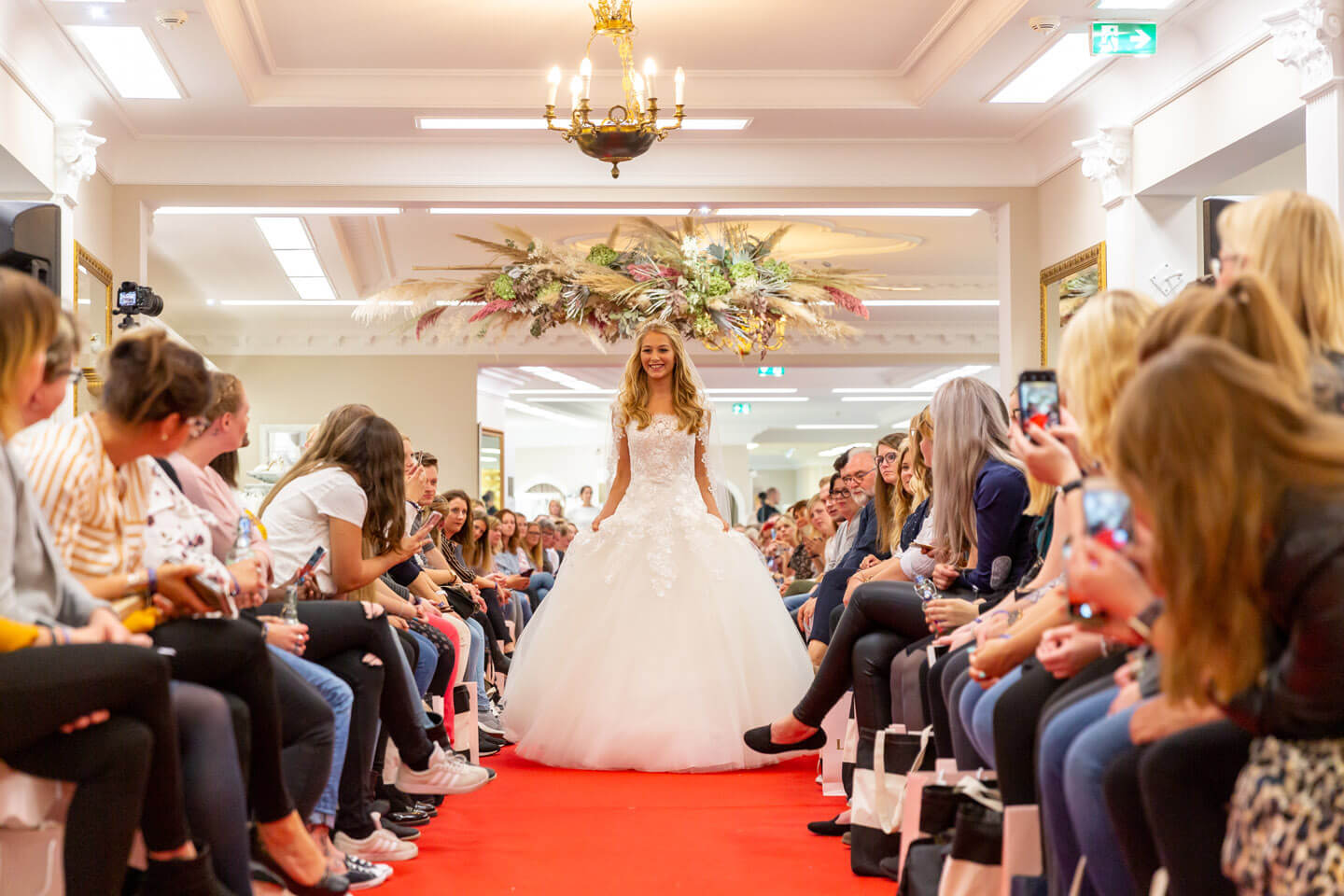 Brautkleid präsentiert auf der Laueland Inspo & Expo 2019