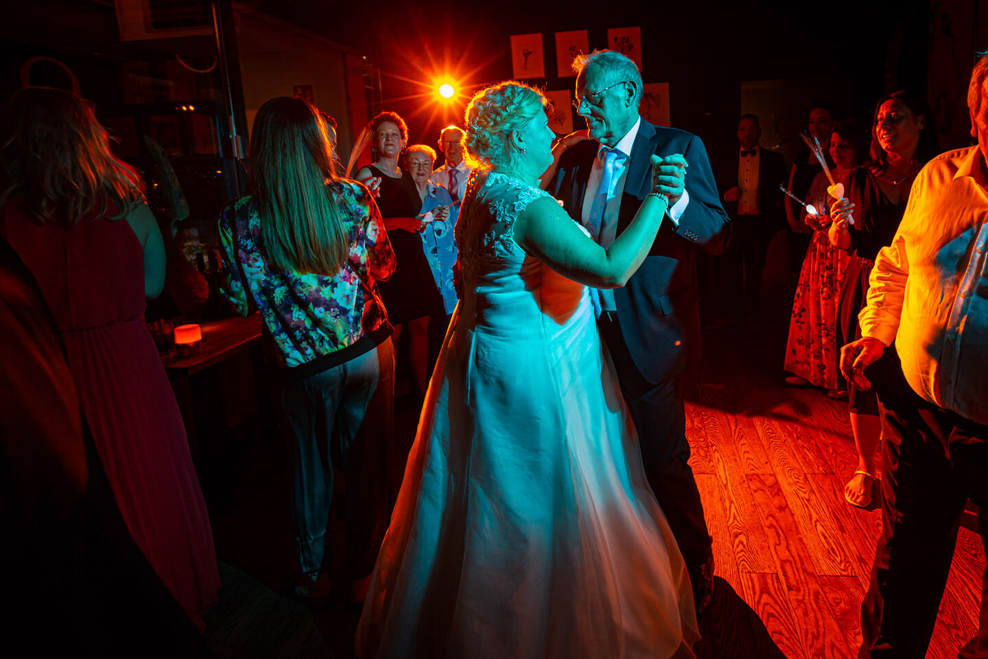 Tanzfläche mit Braut und Brautvater