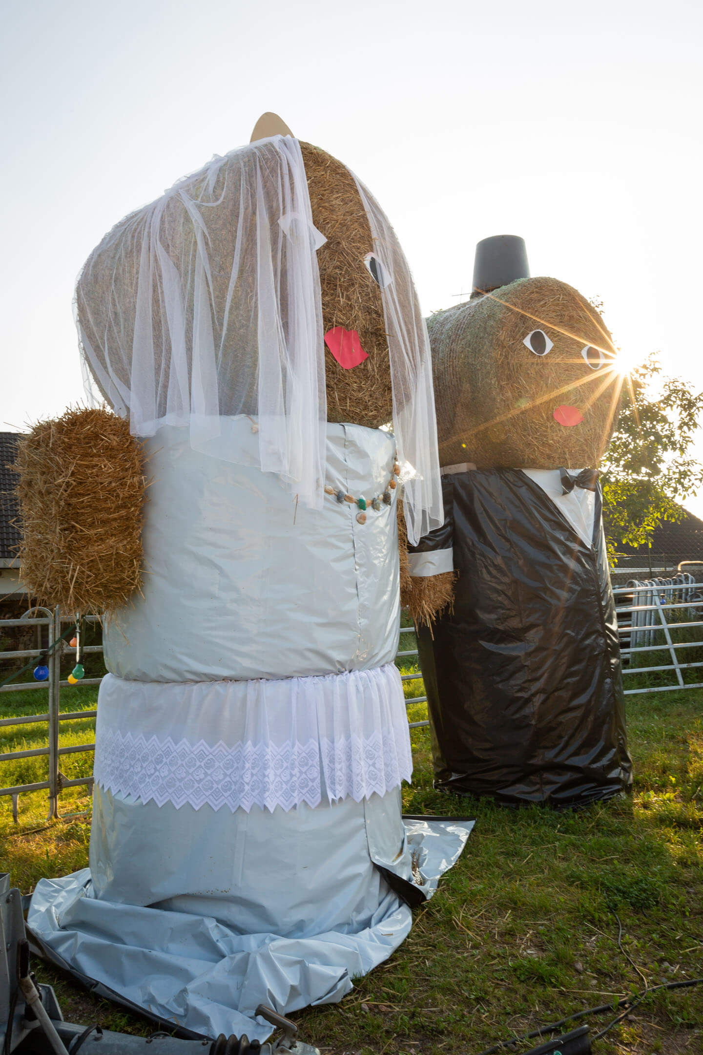 Heuballen als Hochzeitspaar für Zelthochzeit in Schleswig-Holstein