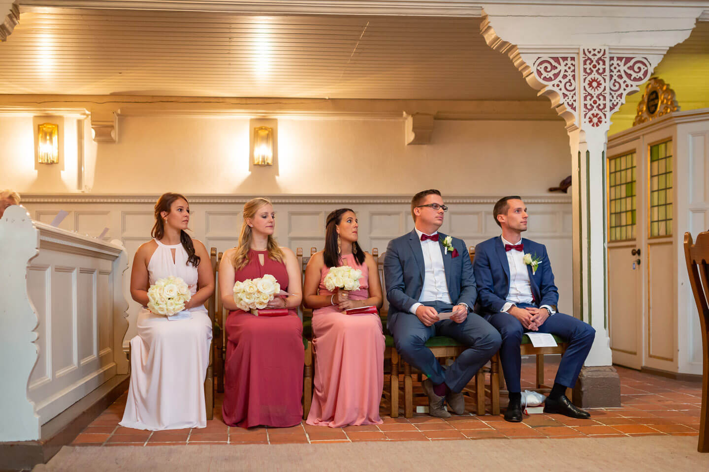 Brautjungfern und Trauzeugen bei der kirchlichen Trauung in Harburg