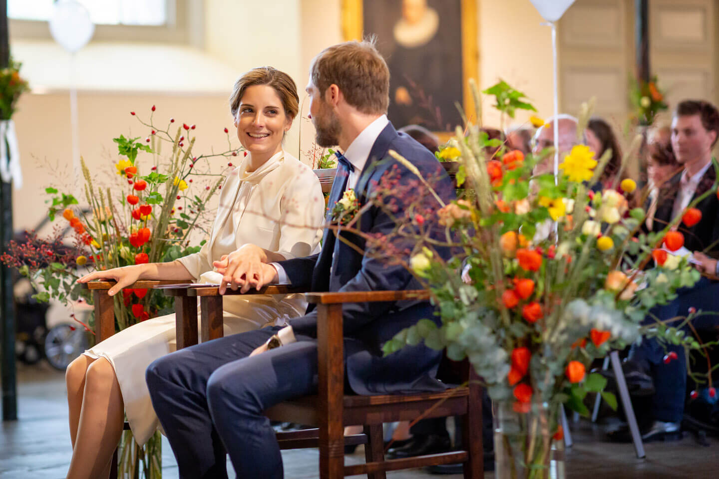Hochzeitspaar vor dem Altar in der Hamburger St. Pauli Kirche