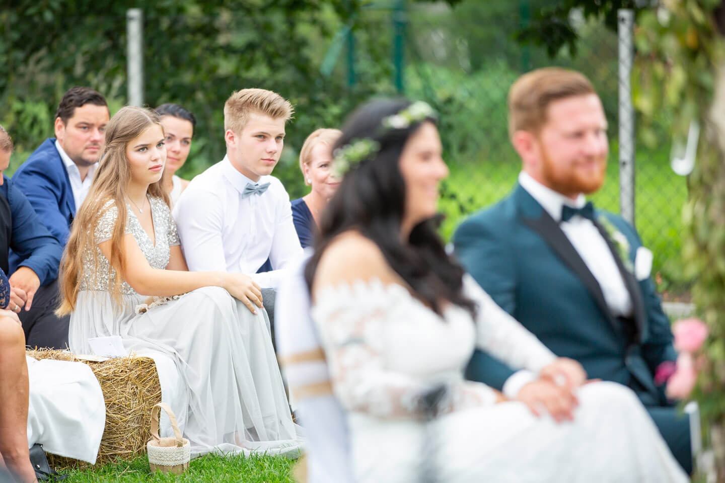 Hochzeitsgäste bei Gartenhochzeit