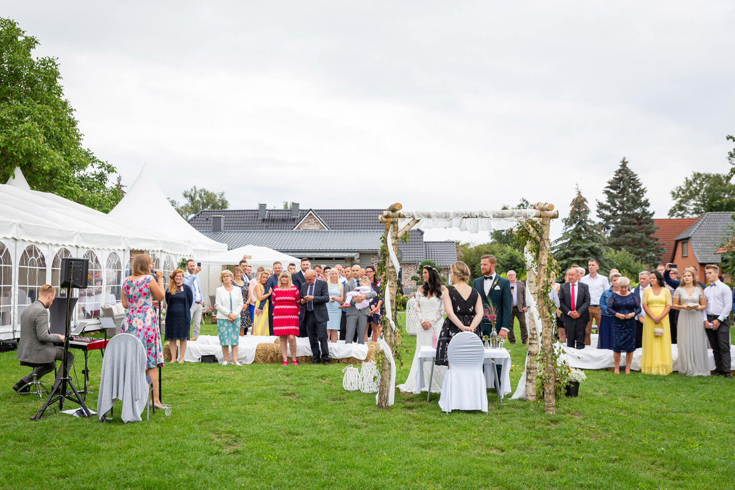 Gartenhochzeit mit Live-Musik