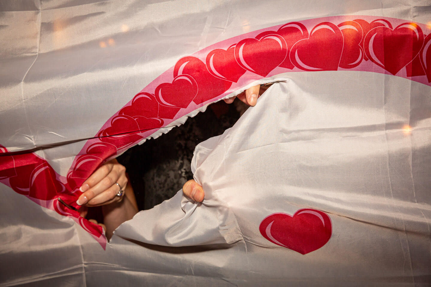 Herz ausschneiden bei einer Hochzeit