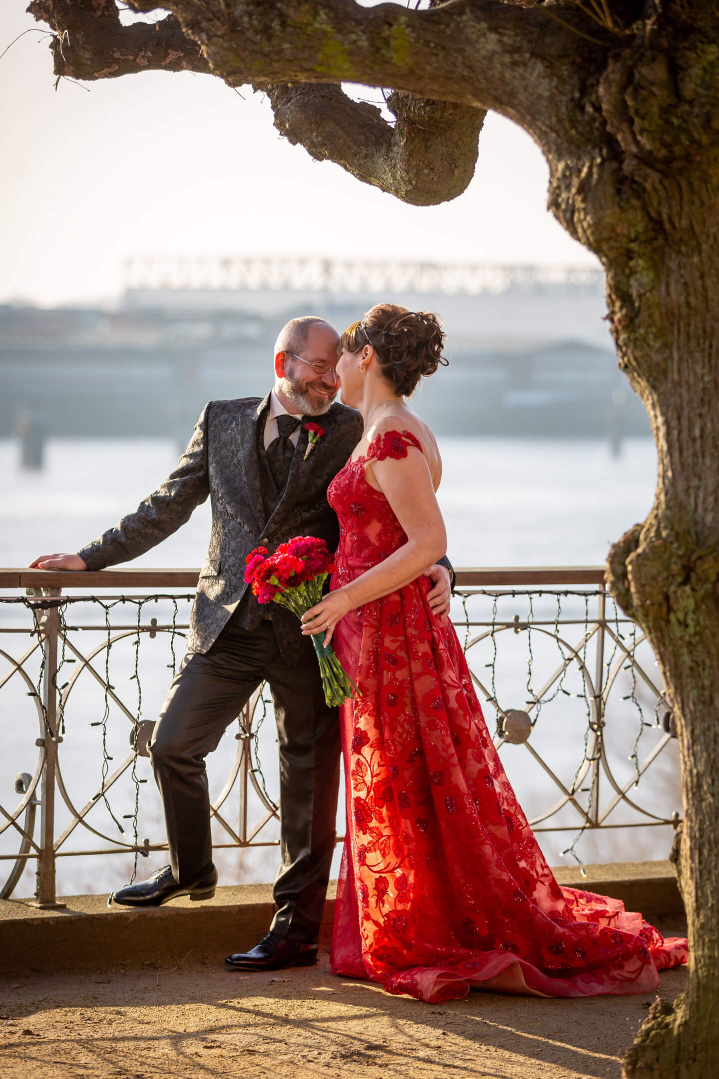 Hochzeitsfoto an der Elbe beim Hotel Jacob