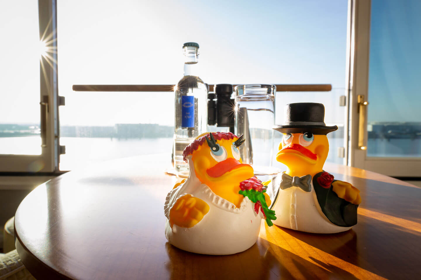 Quitscheenten als Hochzeitspaar