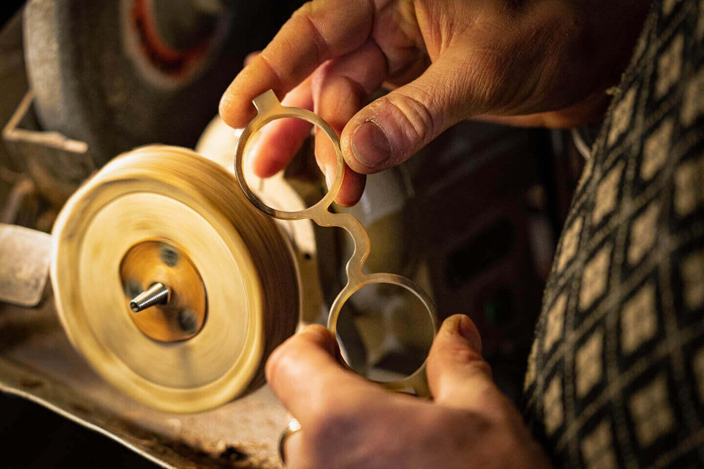 Brillengestell schleifen