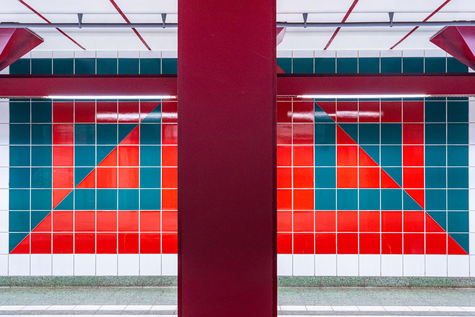 kacheln im Bahnhof Hagendeel