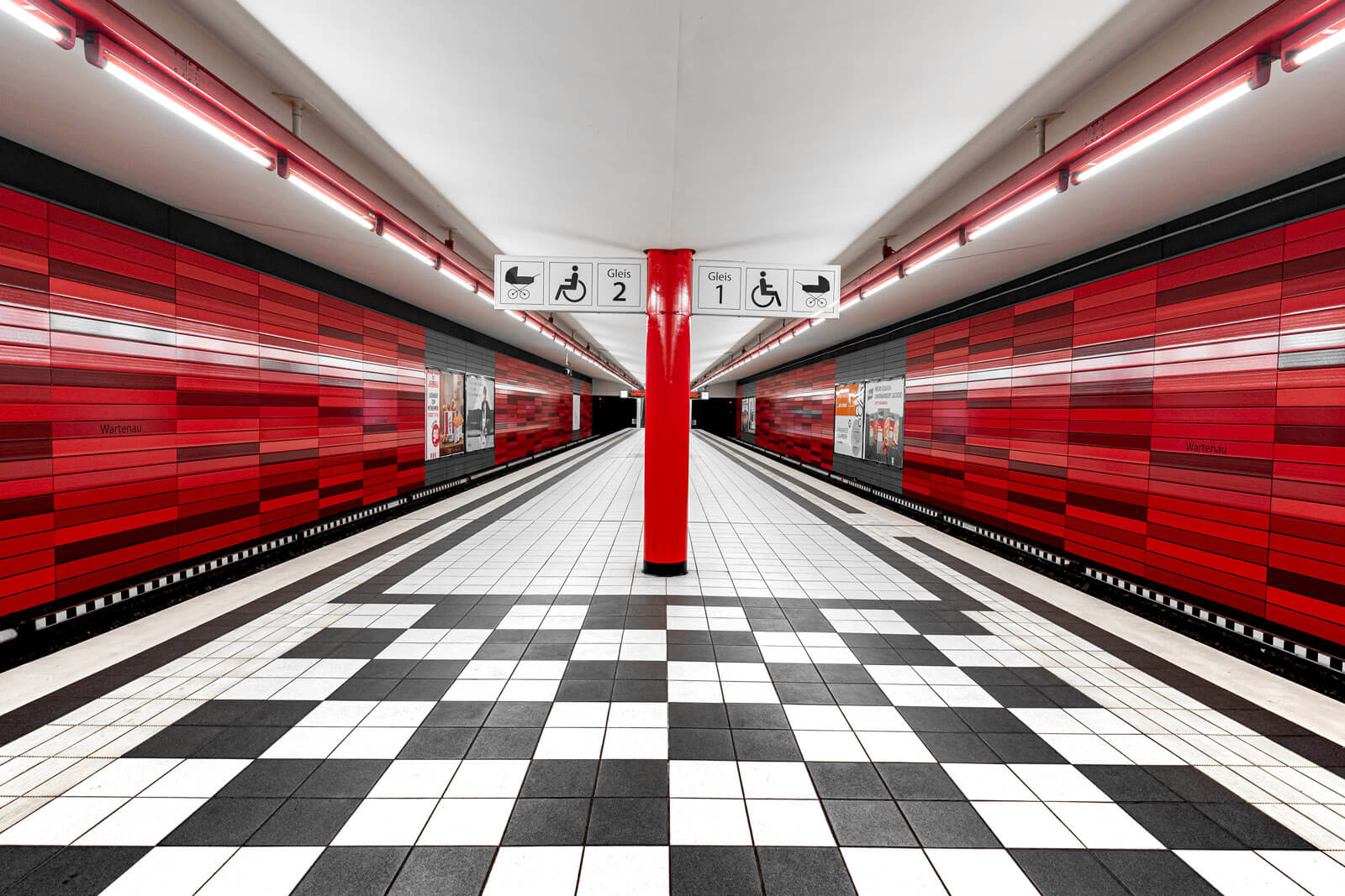 Red rules! U-Bahn Wartenau