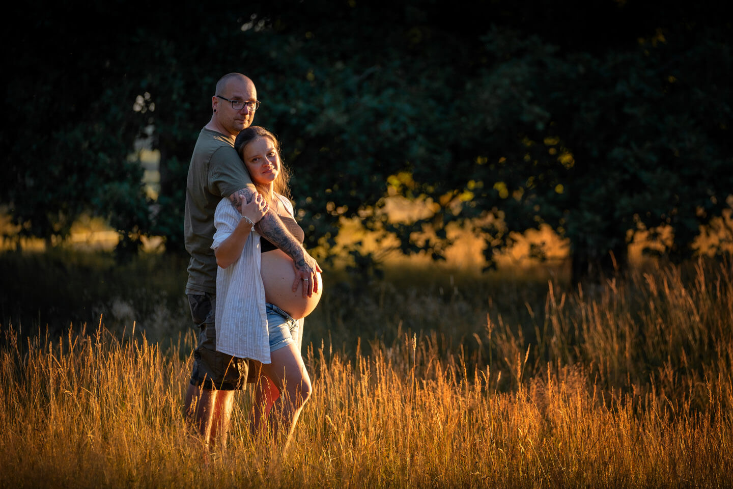 Babybauch-Shooting mit dem Vater