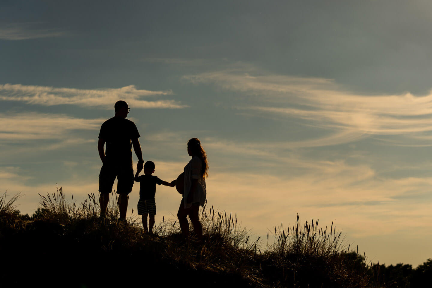 Familienfoto im Gegenlicht
