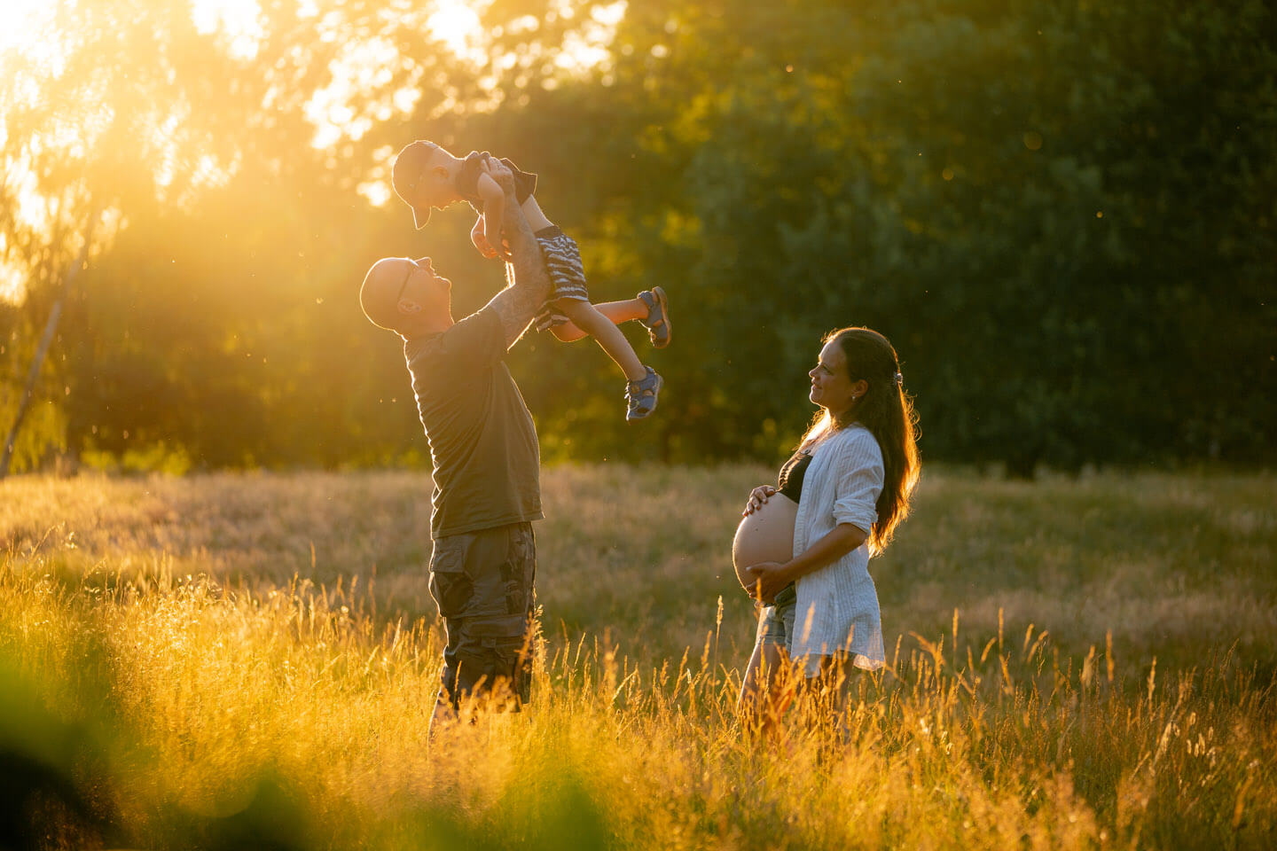 Eine Kombination aus Babybauch-Shooting in den Boberger Dünen und Familienfotos