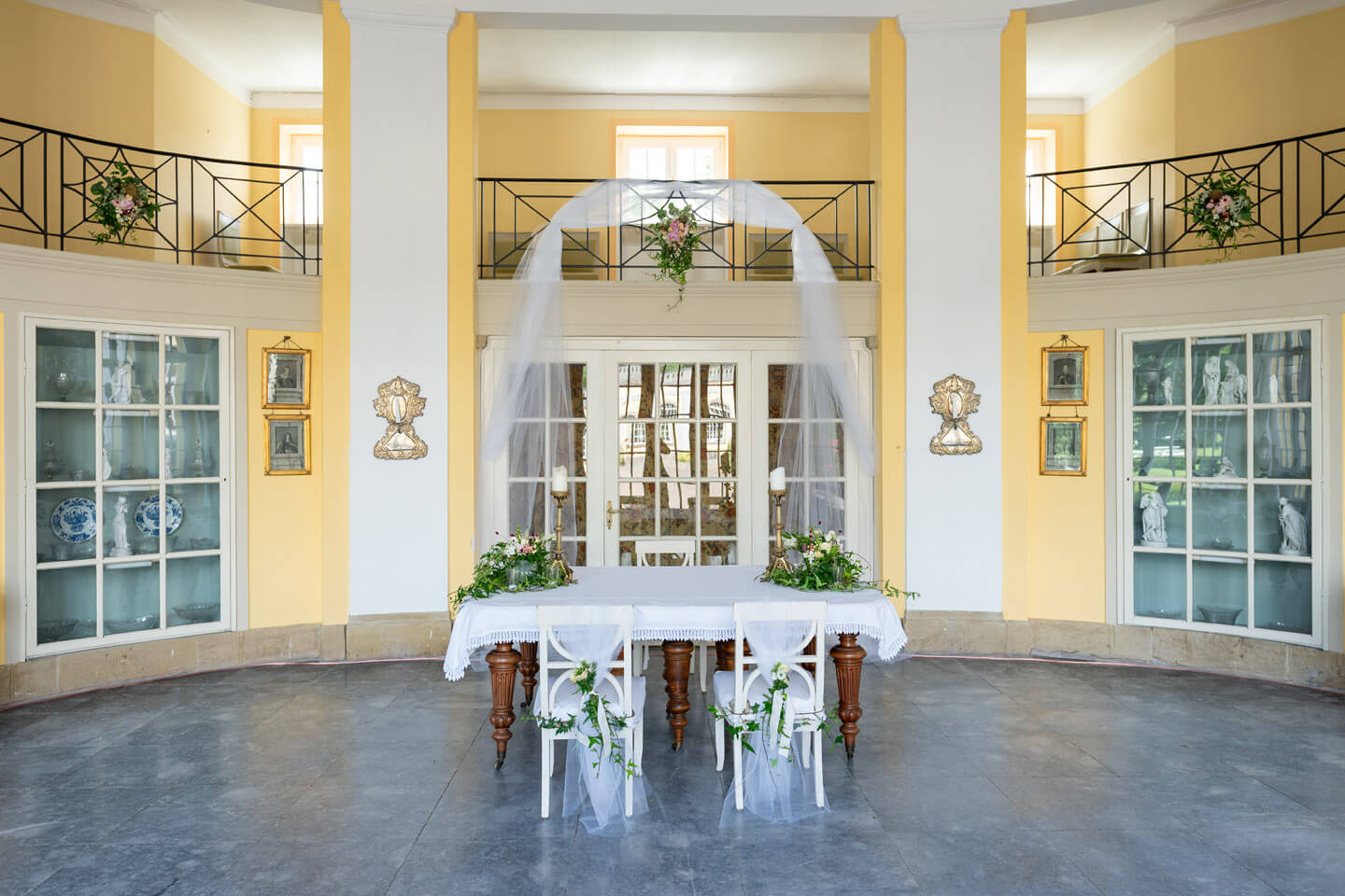 Geschmückter Saal für standesamtiche Trauung