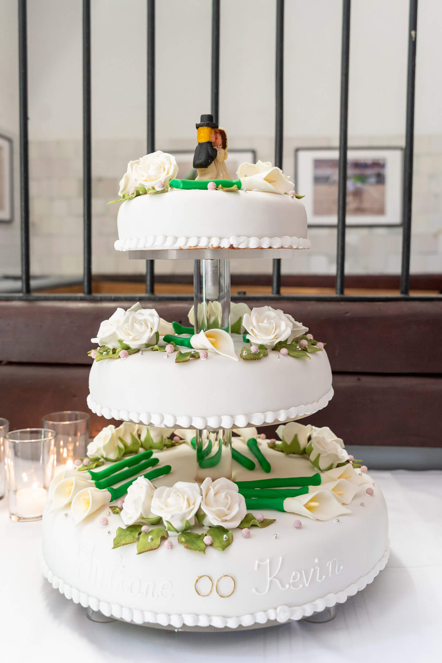 Dreistöckige Hochzeitstorte