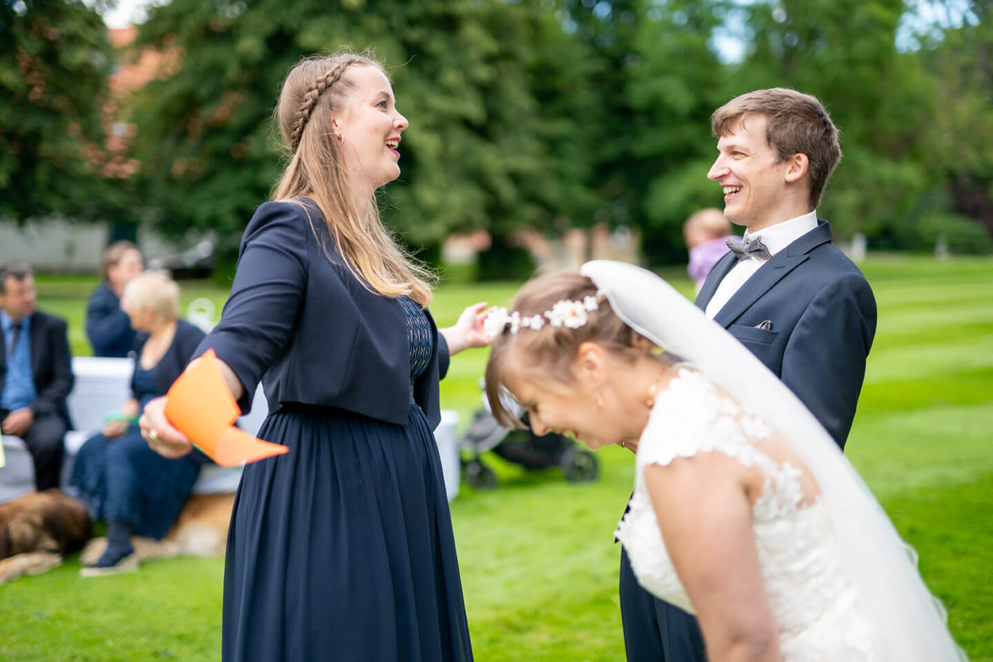 Ausgelassene Stimmung beim Hochzeitsspiel