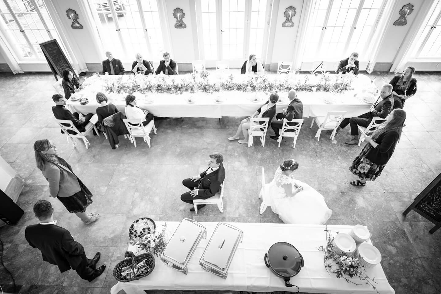 Hochzeitsspiel an der Tafel