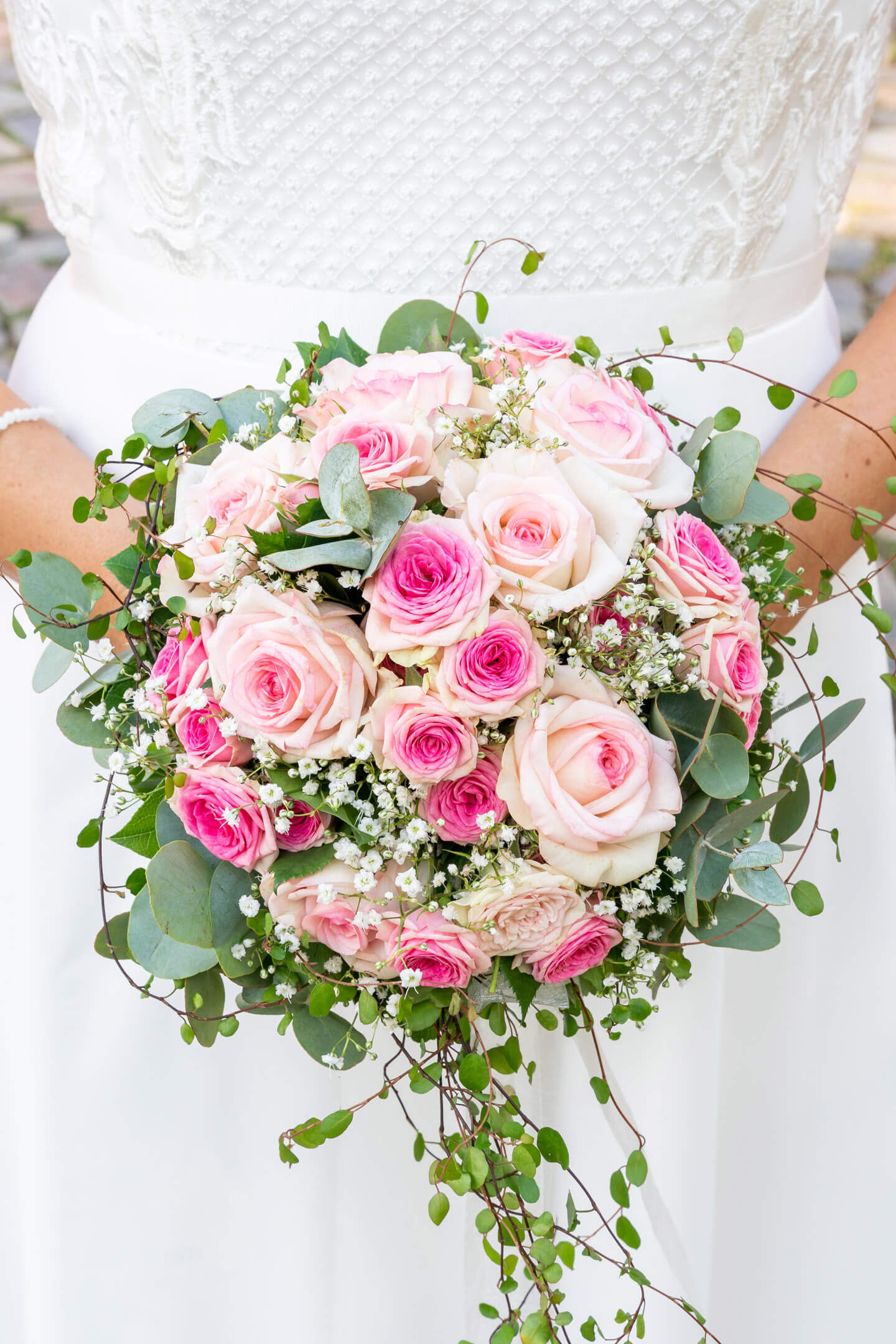 Traumhafter Brautstrauss mit rosafarbenen Rosen