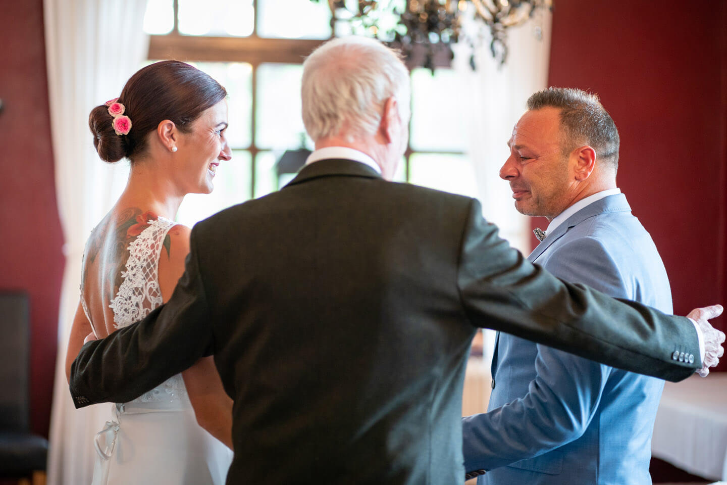 Übergabe an Bräutigam vom Brautvater