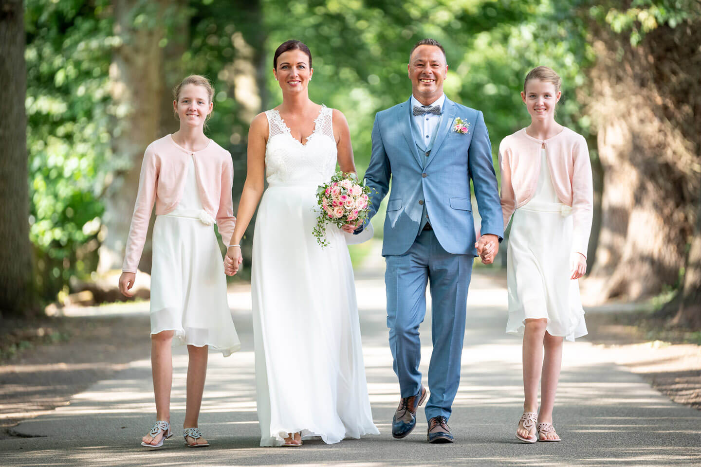 Brautpaar mit Zwillingen