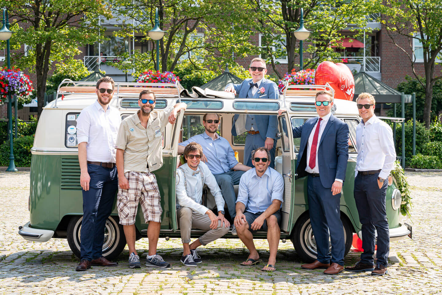 Gruppenfoto: Bräutigam mit seinen Jungs