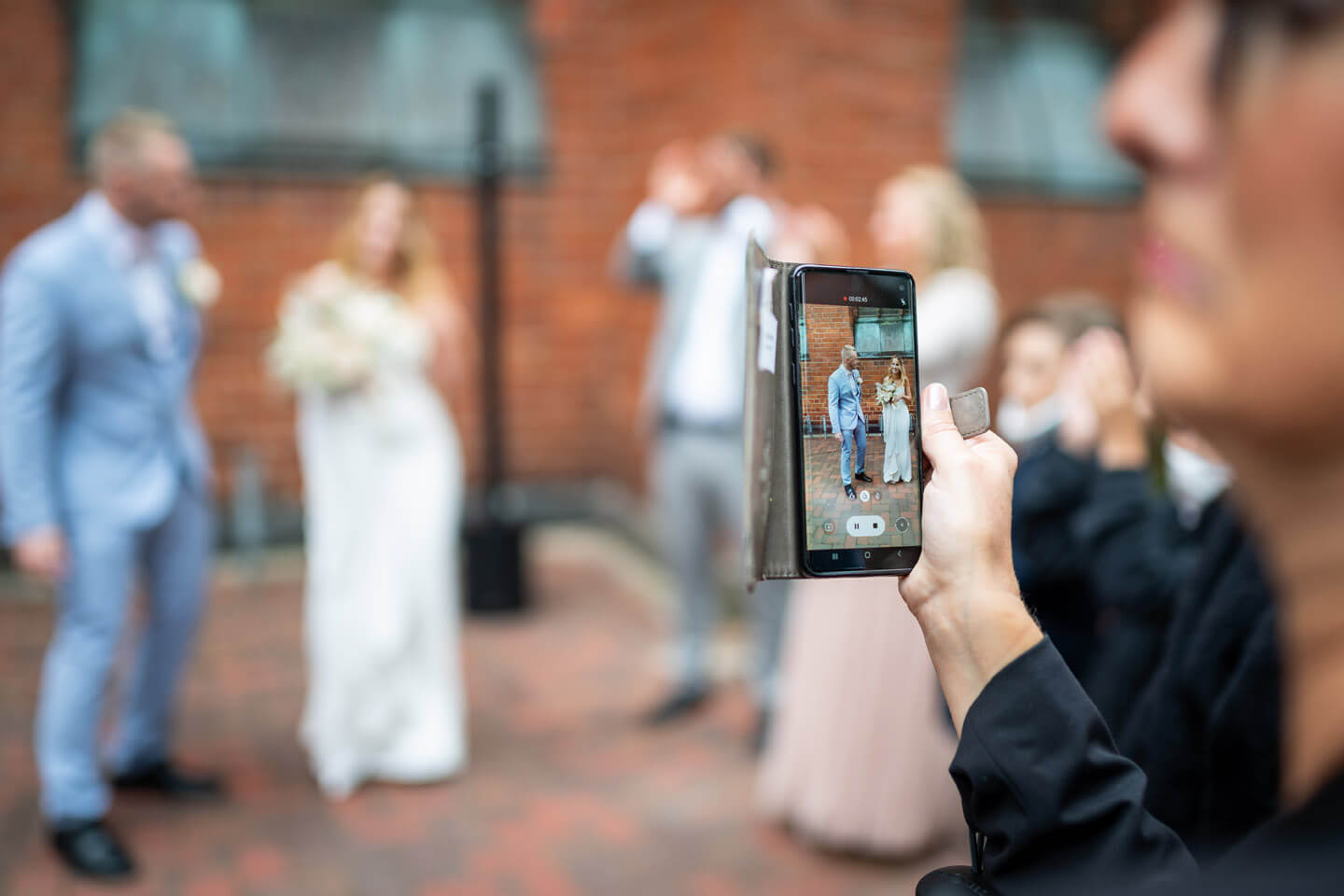 Handyfoto vom Brautpaar