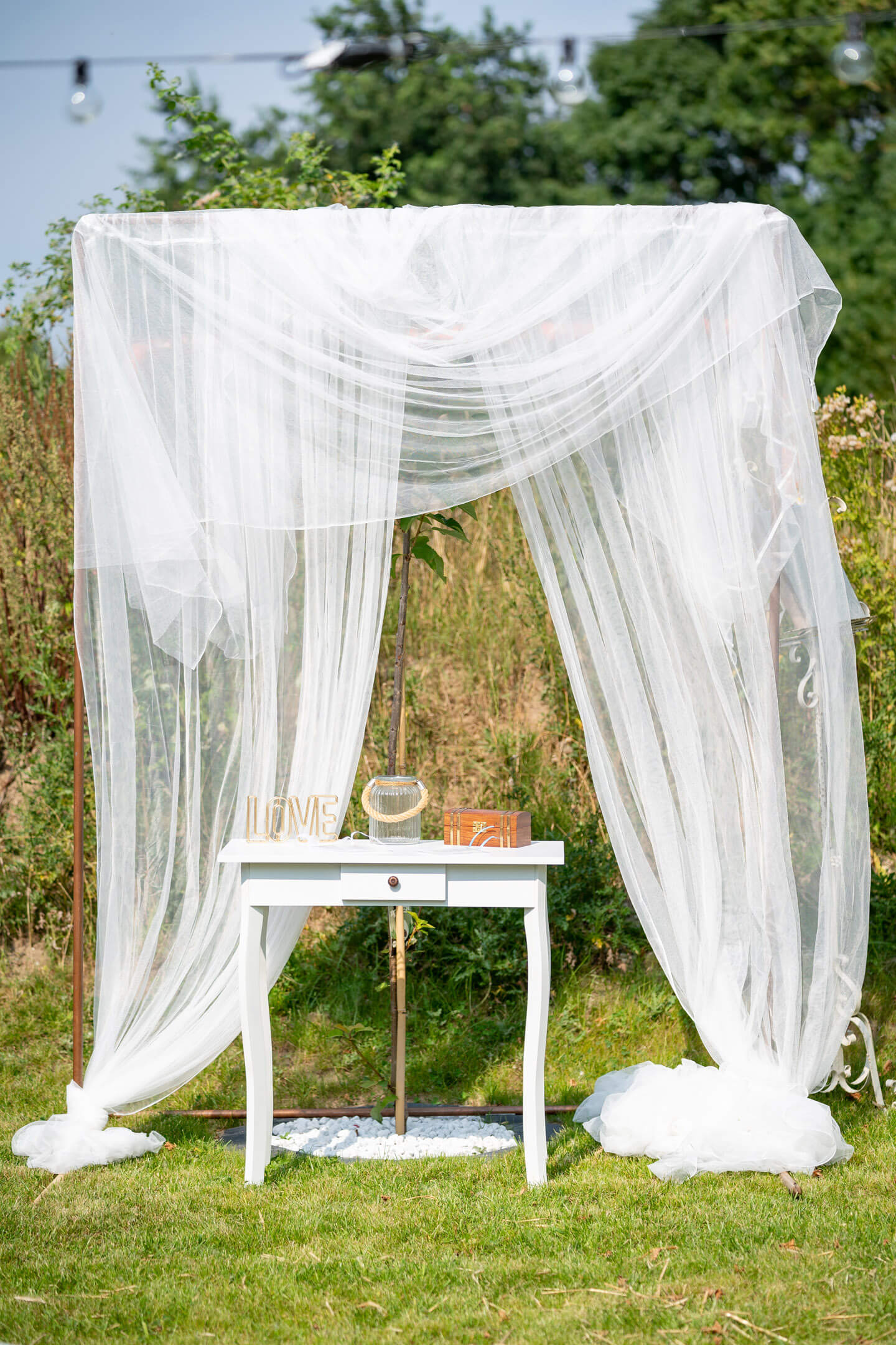 Traubogen für Gartenhochzeit