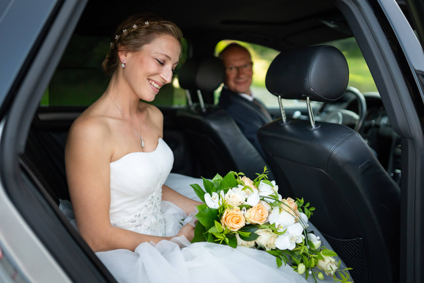 Braut mit Brautstrauss