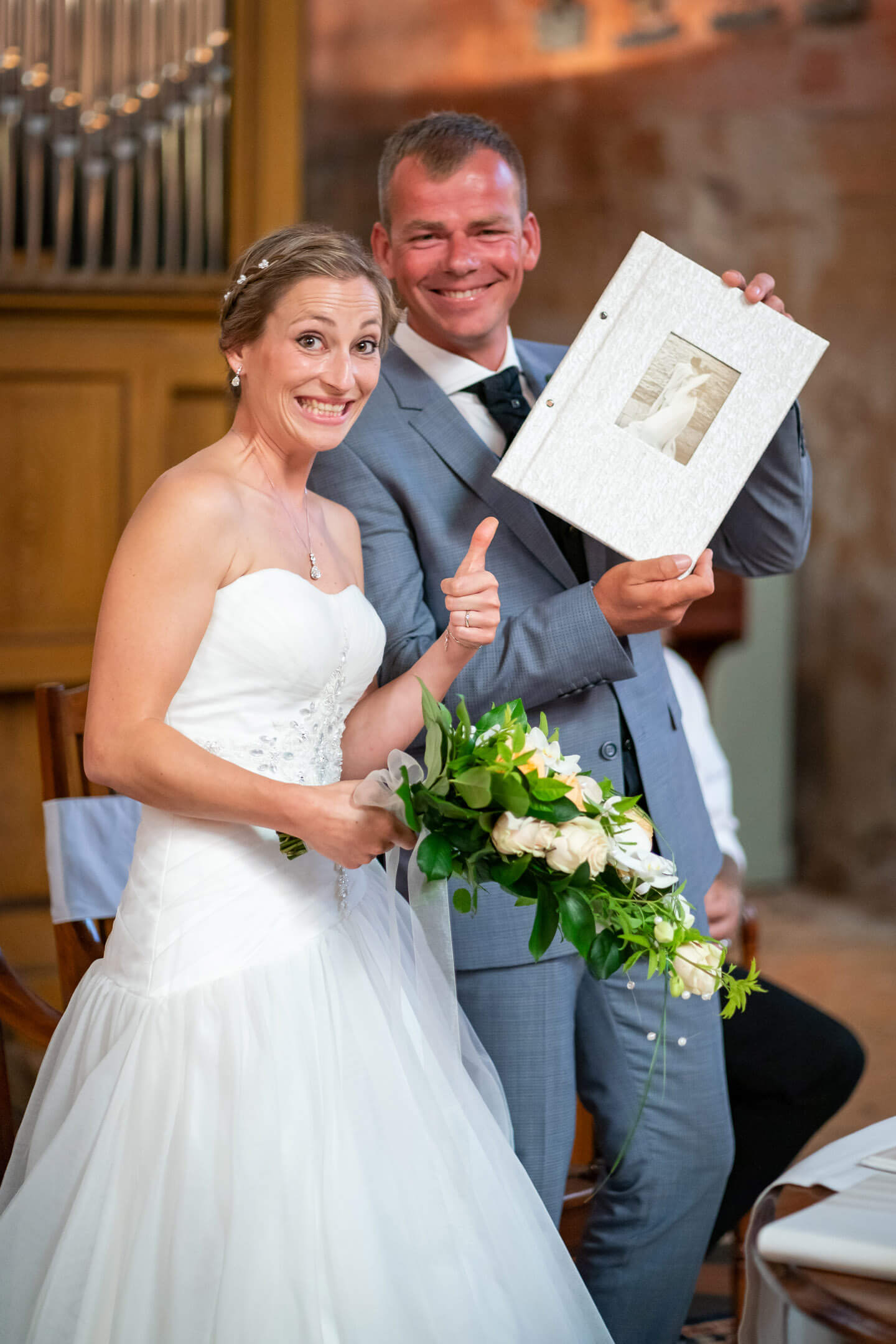 Heiratsurkunde - Daumen hoch!